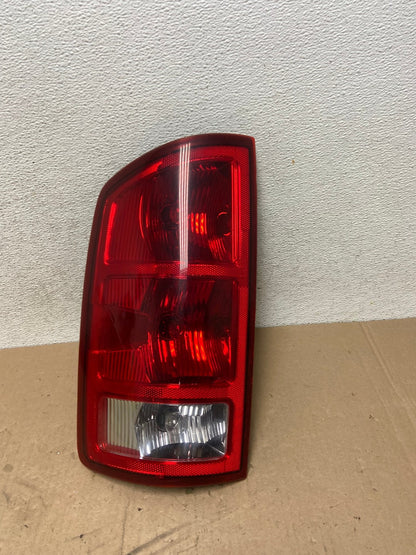 2002 to 2006 Dodge Ram 1500 Left Driver side Tail Light AG4784 LK0