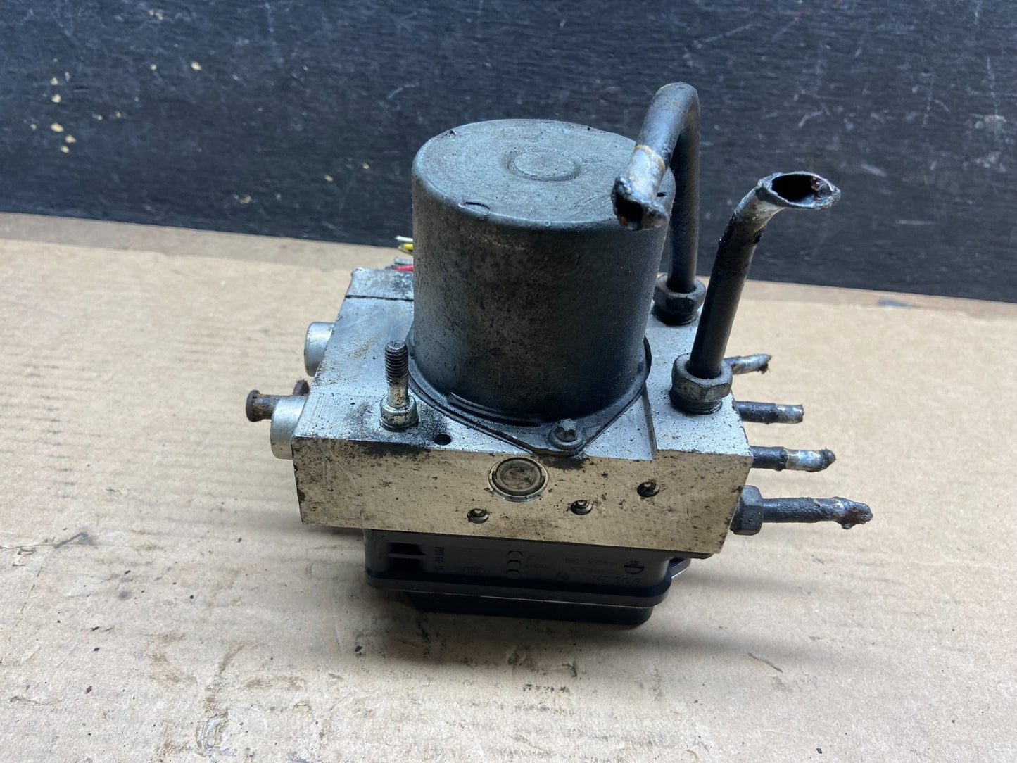 2012 GMC Yukon ABS Anti Lock Brake Pump Q1421 DG2
