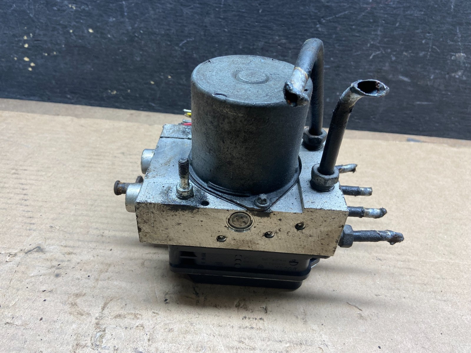 2012 GMC Yukon ABS Anti Lock Brake Pump Q1421 DG2
