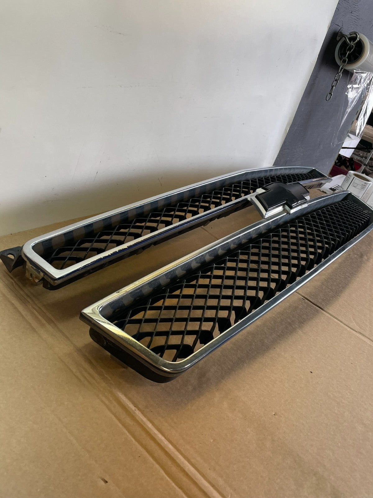 2007 to 2014 Chevrolet Tahoe Suburban Lower Upper Grill Grille Set AH6053 DG2