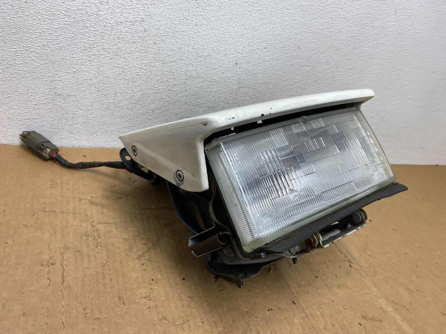 1987 to 1989 Nissan 300ZX Right Passenger RH Halogen Headlight AD1361 DG2