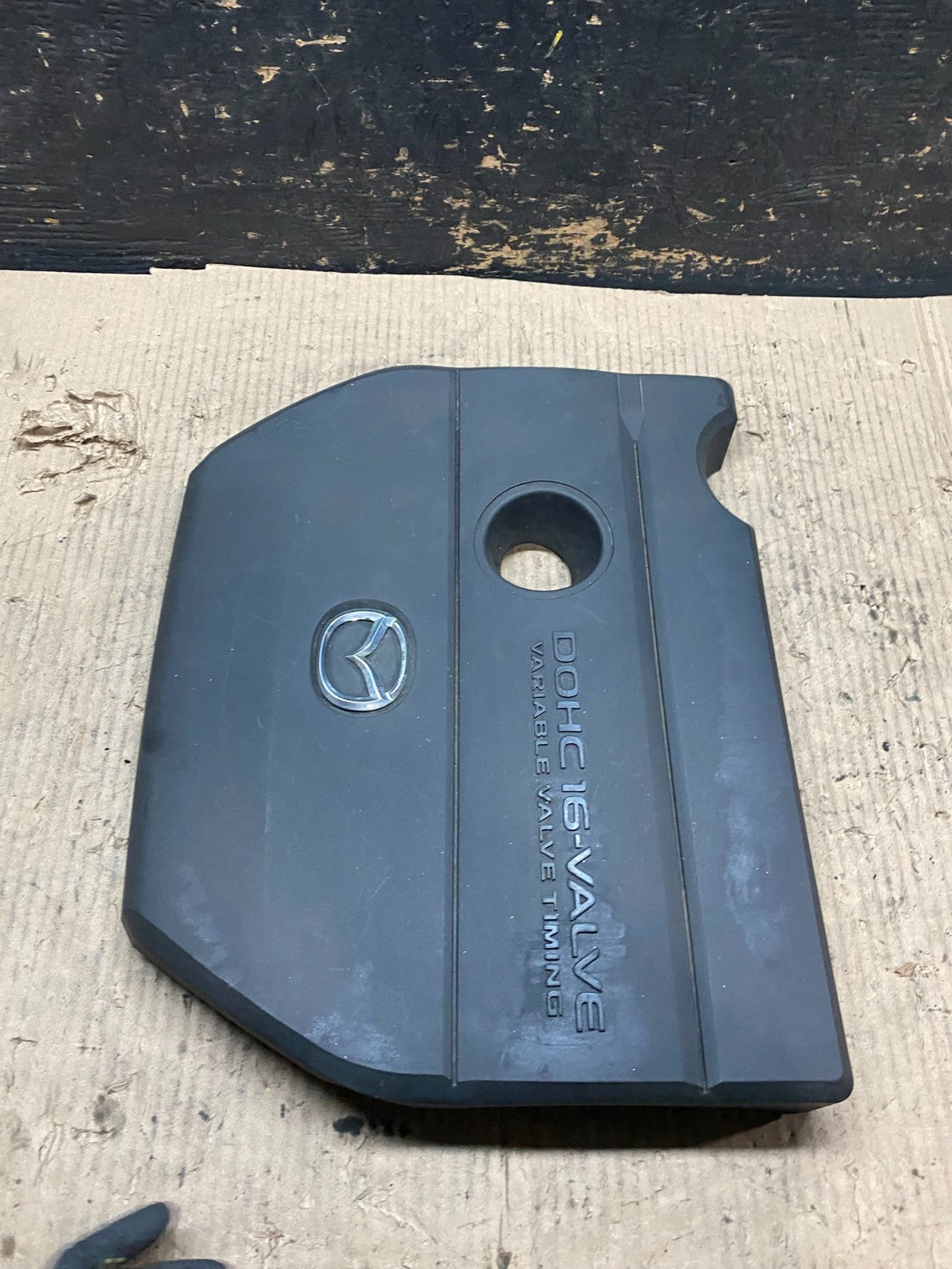 2004 to 2009 Mazda 3 DOHC 16 VALVE Engine Shield Top Cover Oem V4192 DG2
