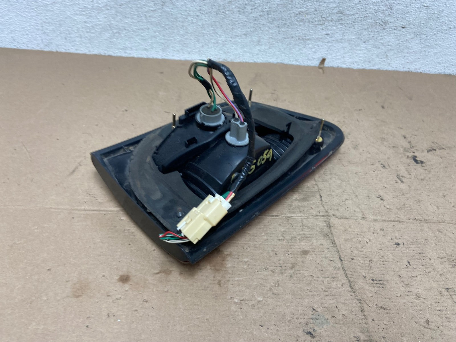 2001 - 2003 Toyota Sienna Right Passenger Rh Side Inner Tail Light AF5059 LK5