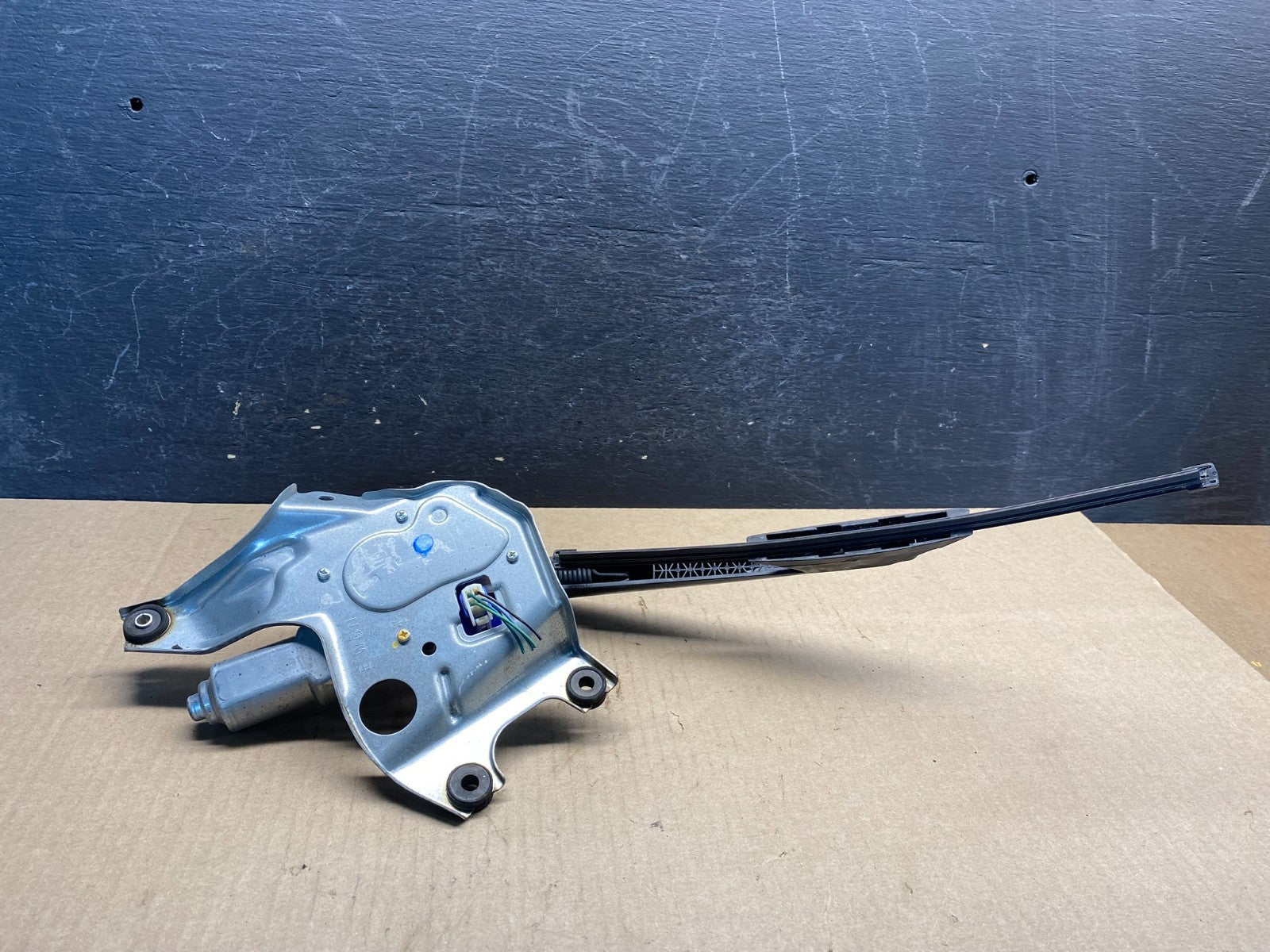 2010 to 2014 Subaru Outback Rear Windshield Wiper Motor AG96595