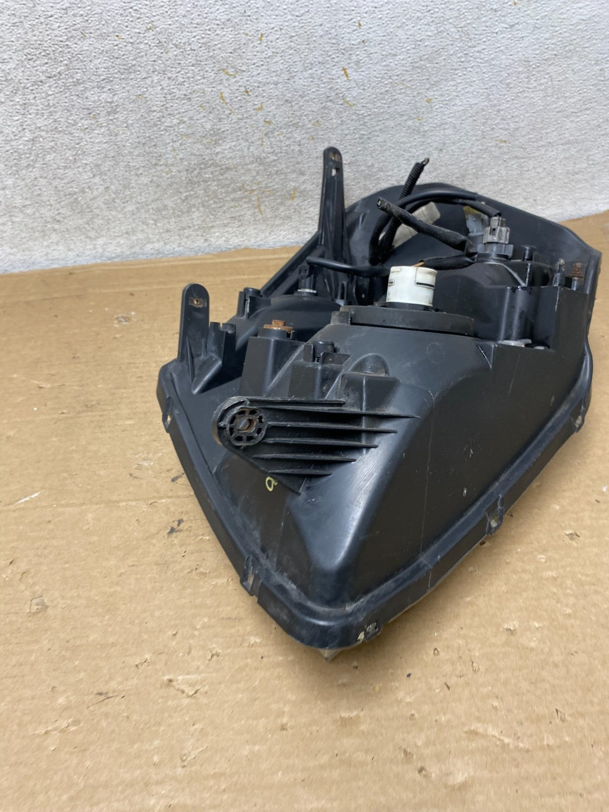 2005 to 2009 Chevrolet Equinox Right Passenger RH Halogen Headlight AH8388 DW7