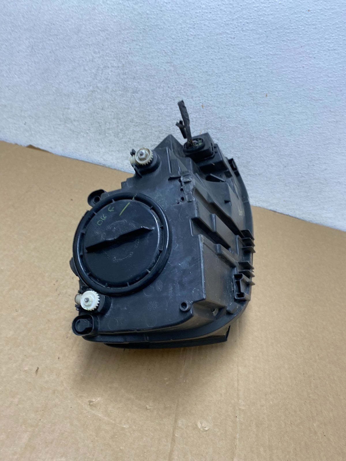 2011 to 2014 Volkswagen Jetta Left Driver LH Headlight Halogen AG1999 DW11