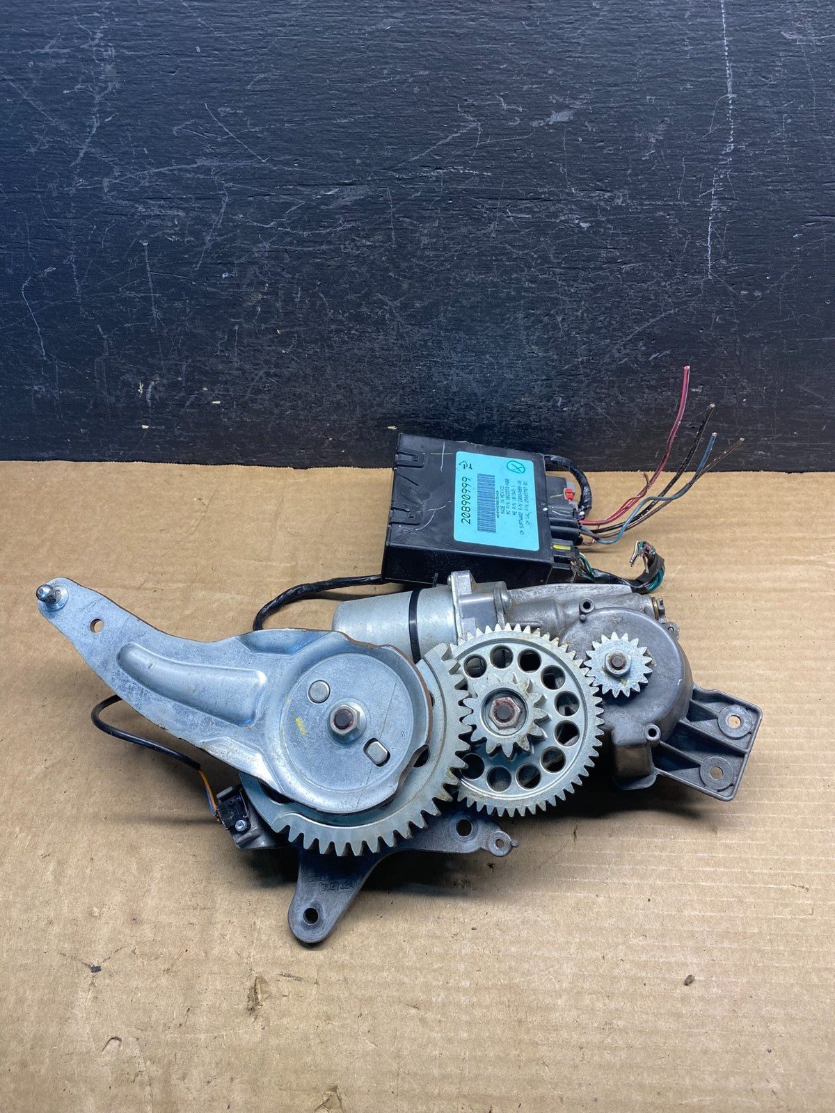 2009 to 2016 GMC Acadia Rear Trunk Liftgate Power Motor Actuator AD9815 DG4