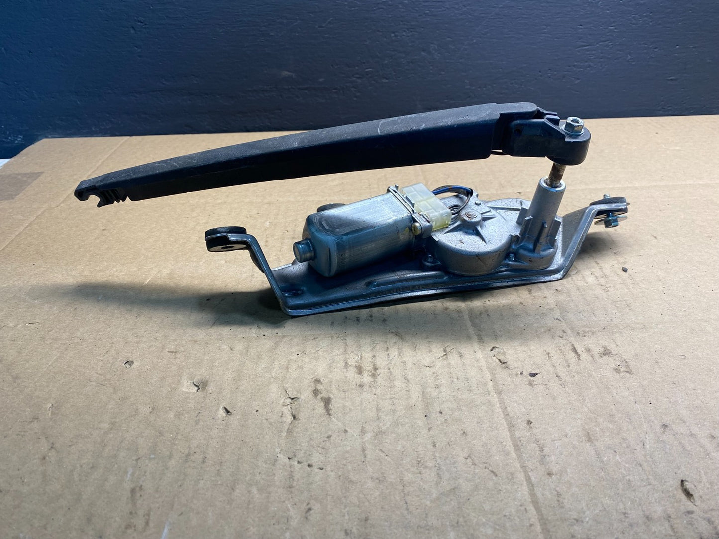 2007 to 2015 Mazda CX-9 CX9 Windshield Rear Wiper Motor AB4236 DG3
