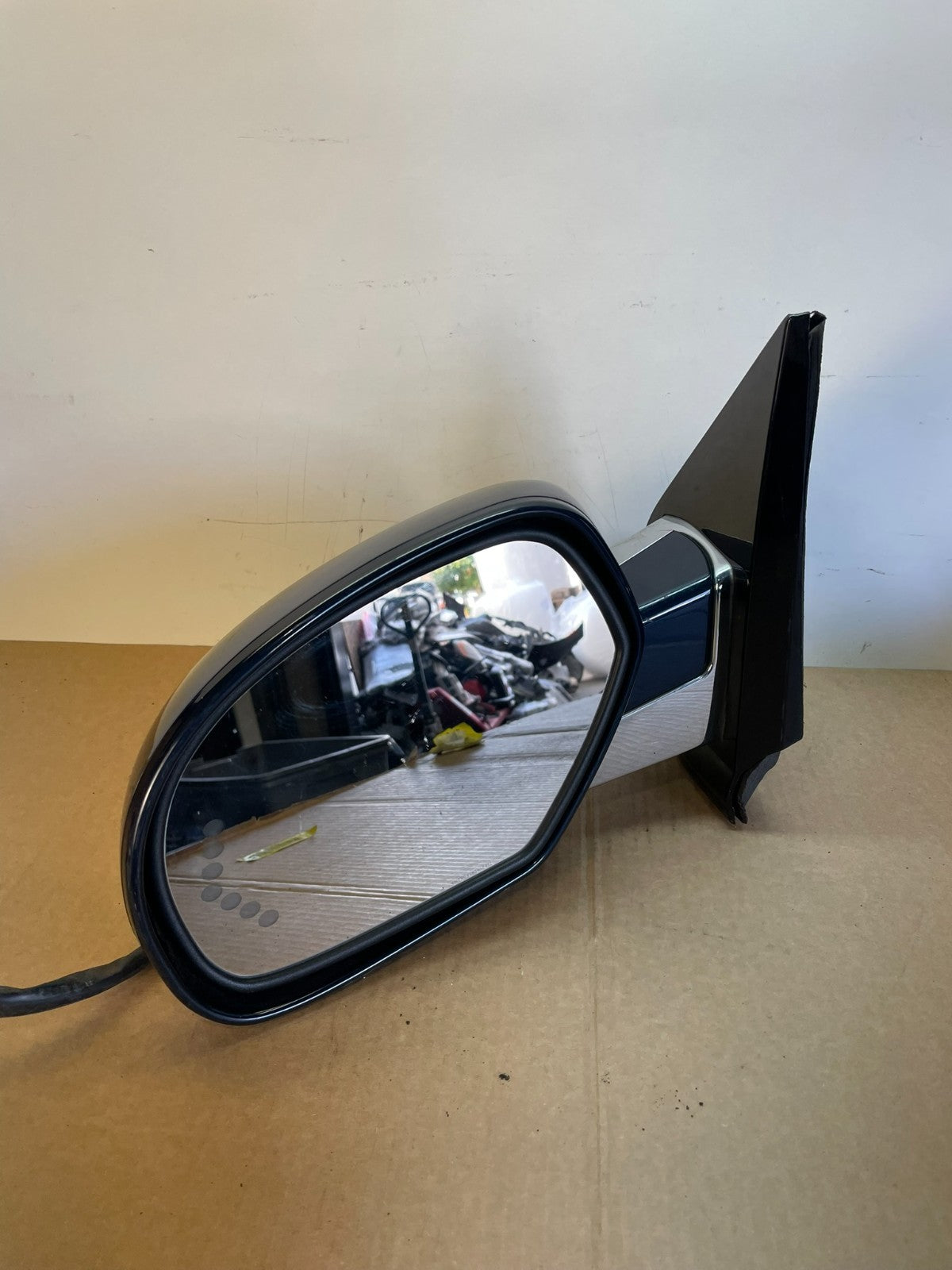 2007 - 2014 Cadillac Escalade Left Driver Door Mirror Turn Signal AH6287 DW2