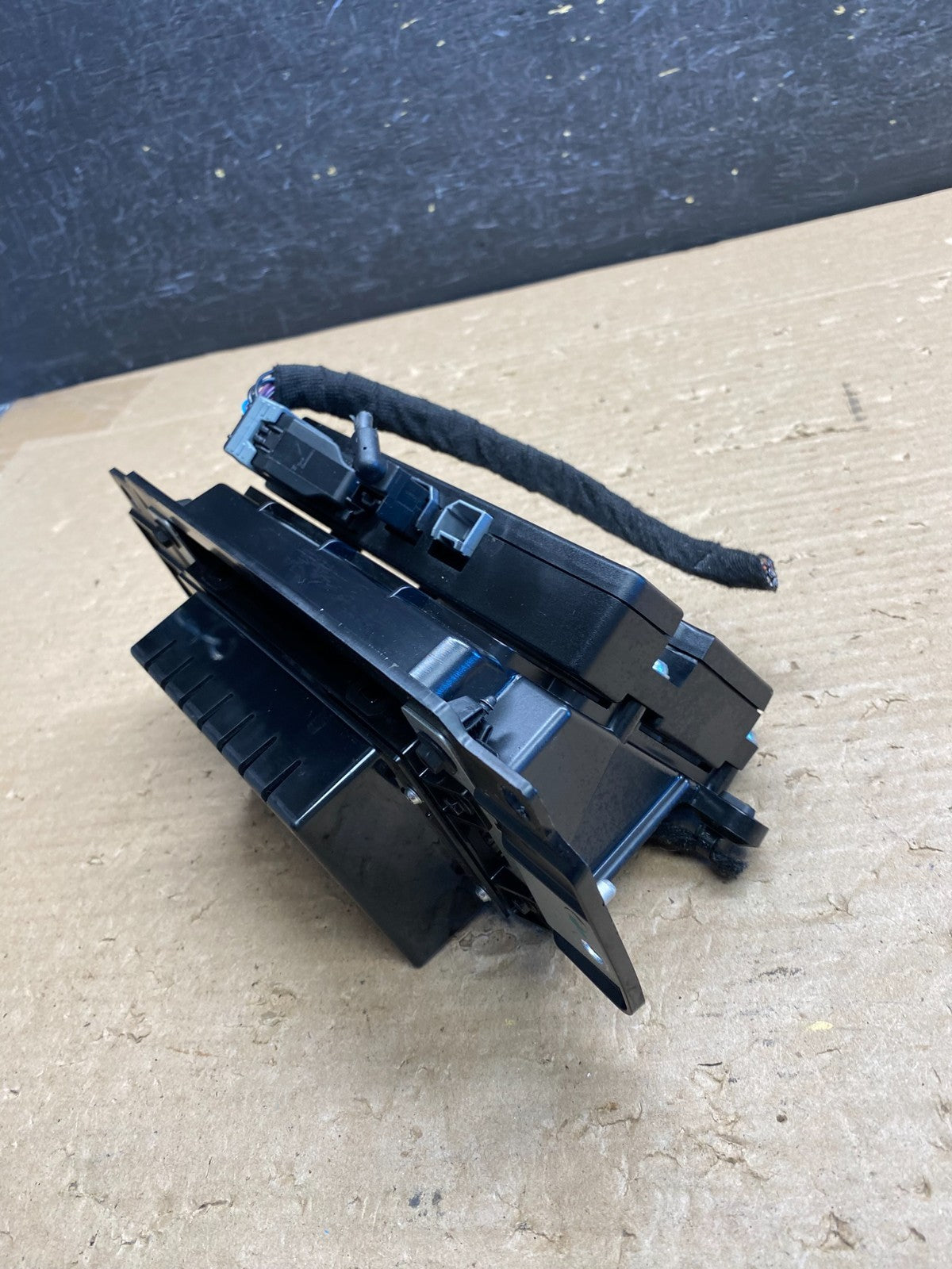 2013 to 2014 Ford Explorer Screen Communication Module DB5T-14B428-AC ag8370 DG2