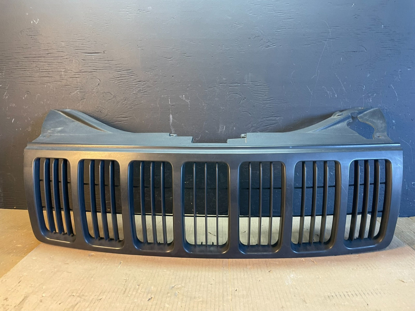 2005 2006 2007 Jeep Grand Cherokee Front Upper Grill Grille AB78770