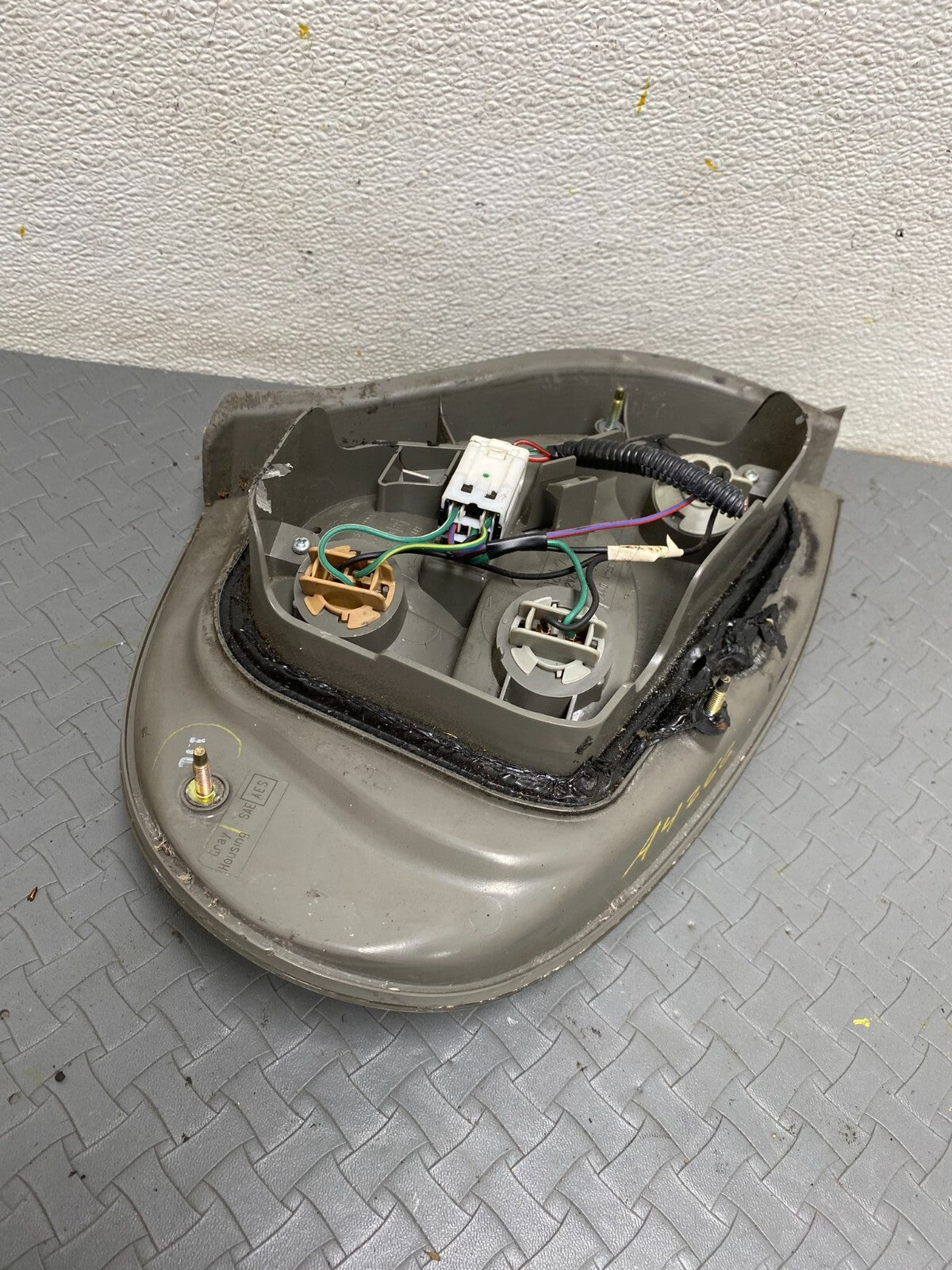 2002 2003 Nissan Maxima Right Passenger RH Side Tail Light A4266 DG15