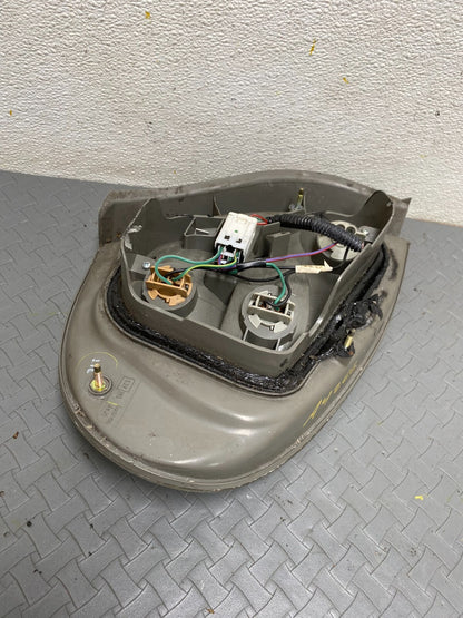 2002 2003 Nissan Maxima Right Passenger RH Side Tail Light A4266 DG15