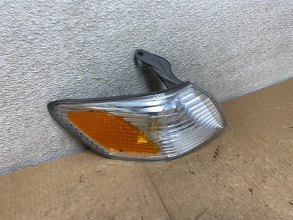 2000 - 2001 Toyota Camry Front Right Passenger RH Turn Signal Oem V3222 DW2
