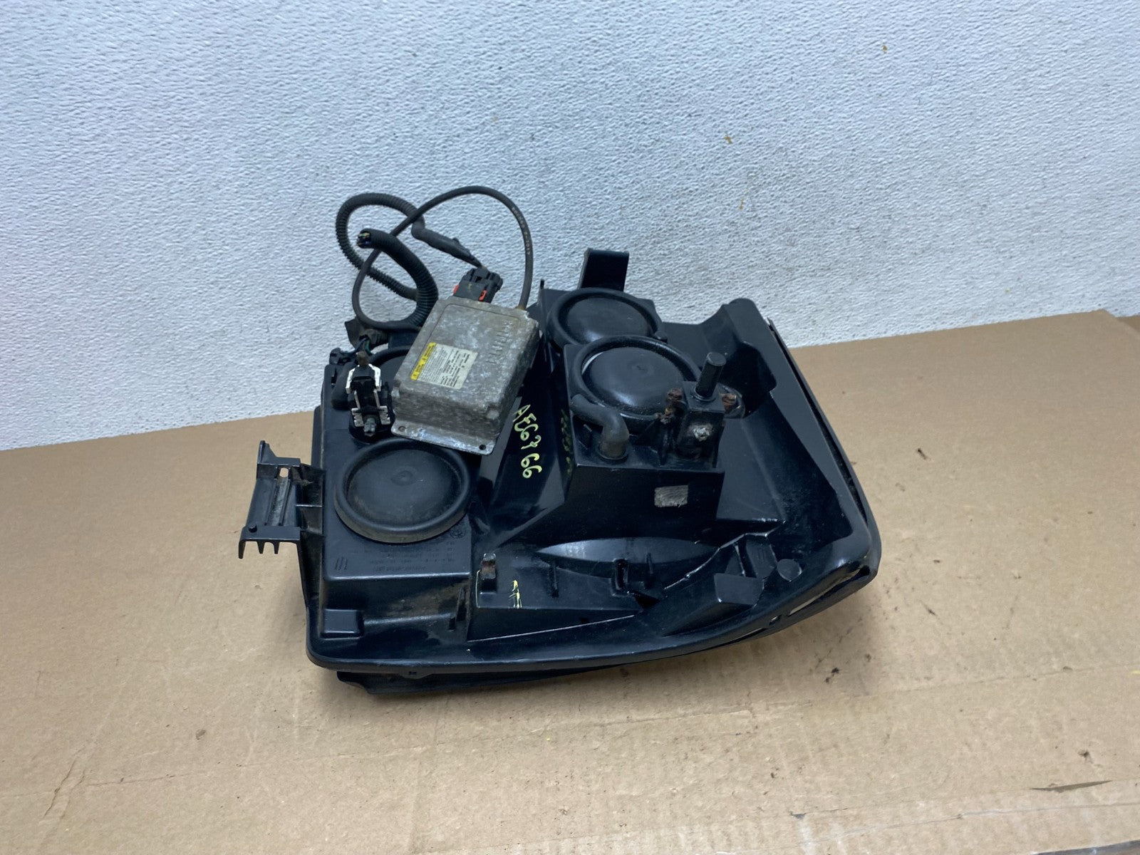 2002 to 2006 Cadillac Escalade Left Driver Lh Xenon HID Headlight AE6766 DW6