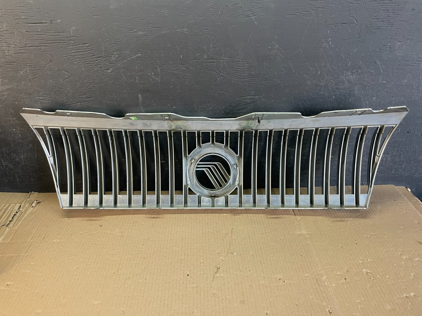 2006 to 2010 Mercury Mountaineer Front Upper Grill Grille AE35973