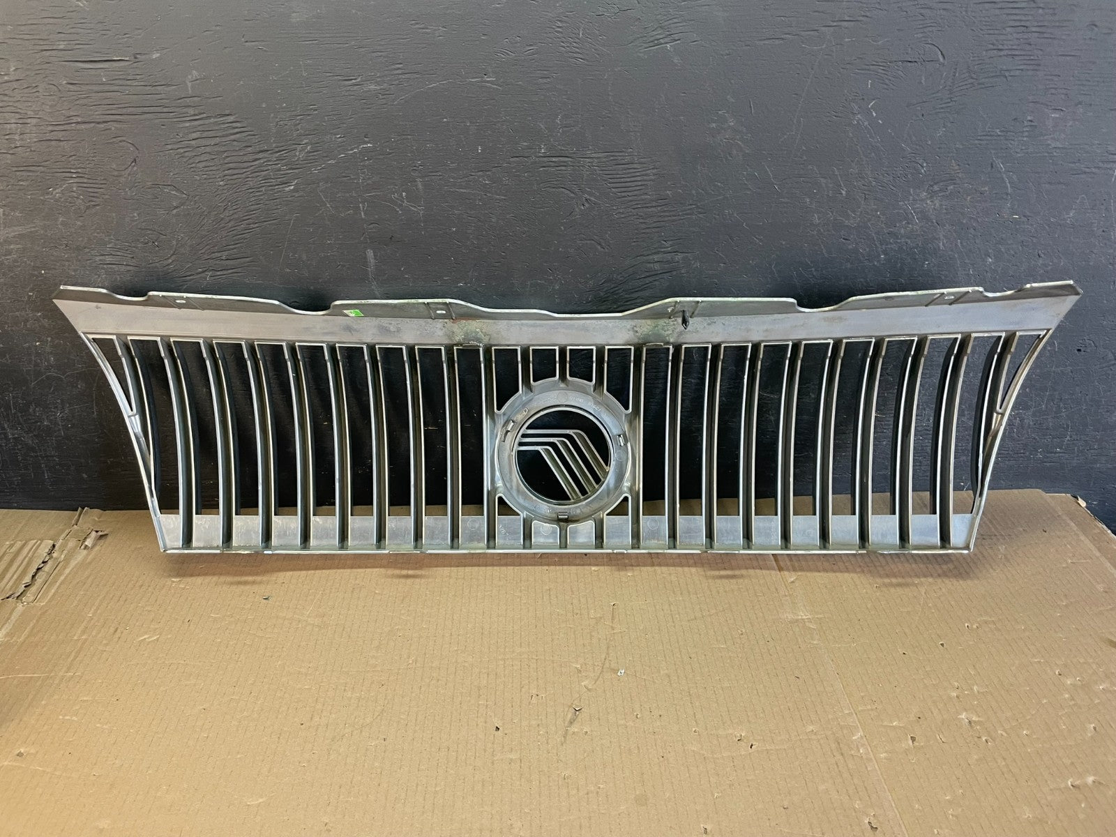 2006 to 2010 Mercury Mountaineer Front Upper Grill Grille AE35973