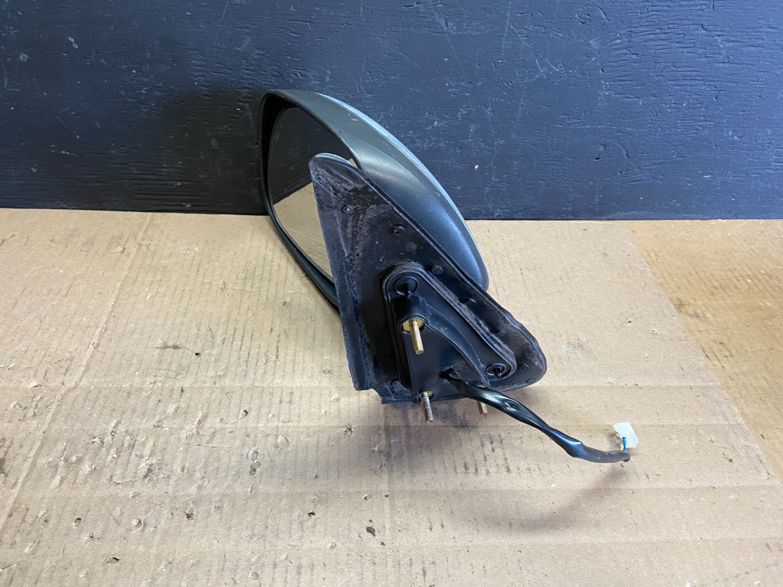 2001 to 2006 Toyota Sequoia Left Driver View Door Mirror OEM AB7751 MS3