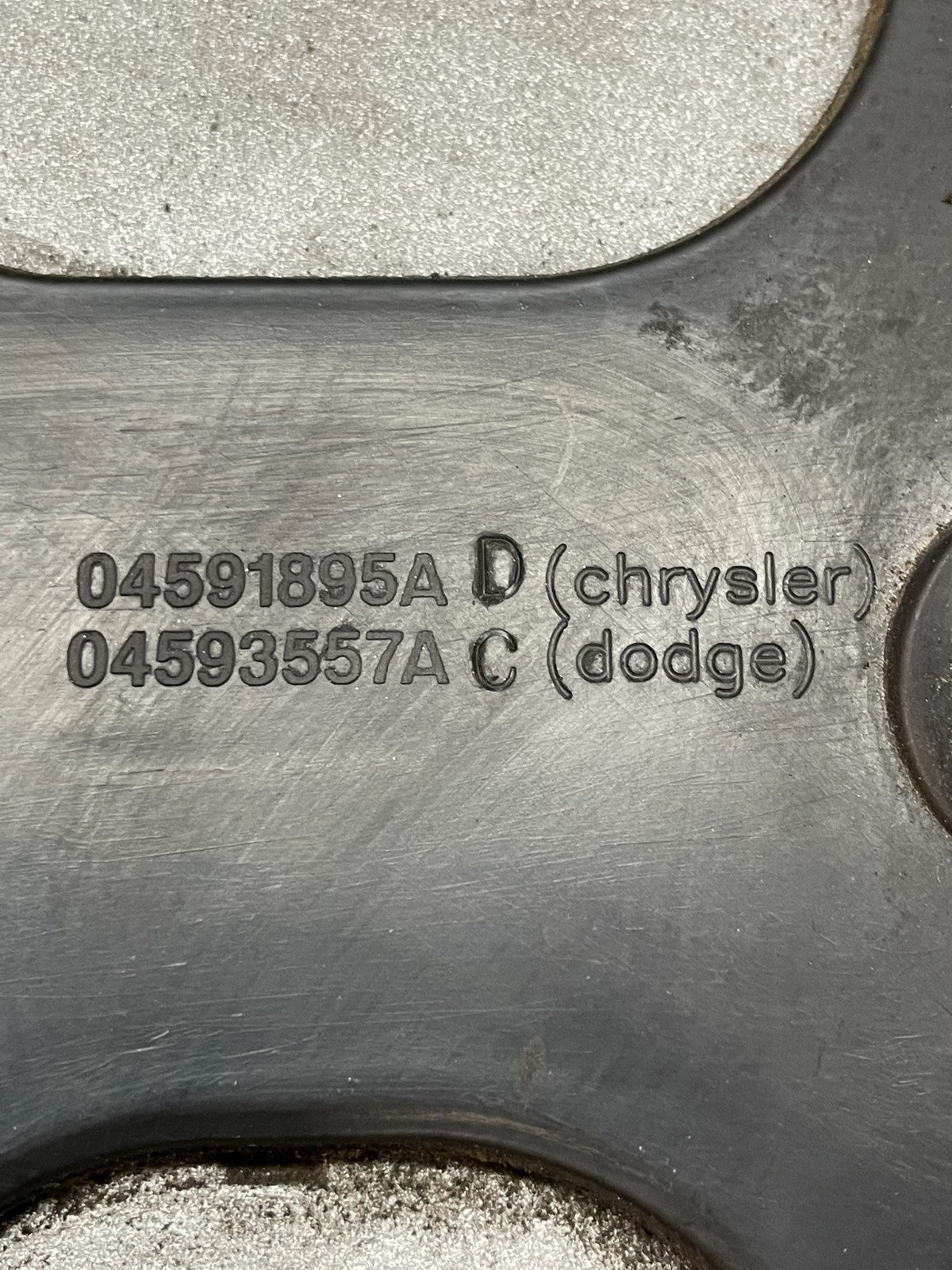2005 to 2010 Chrysler 300 5.7L V8 Hemi Engine Motor Cover AD8622 DG4
