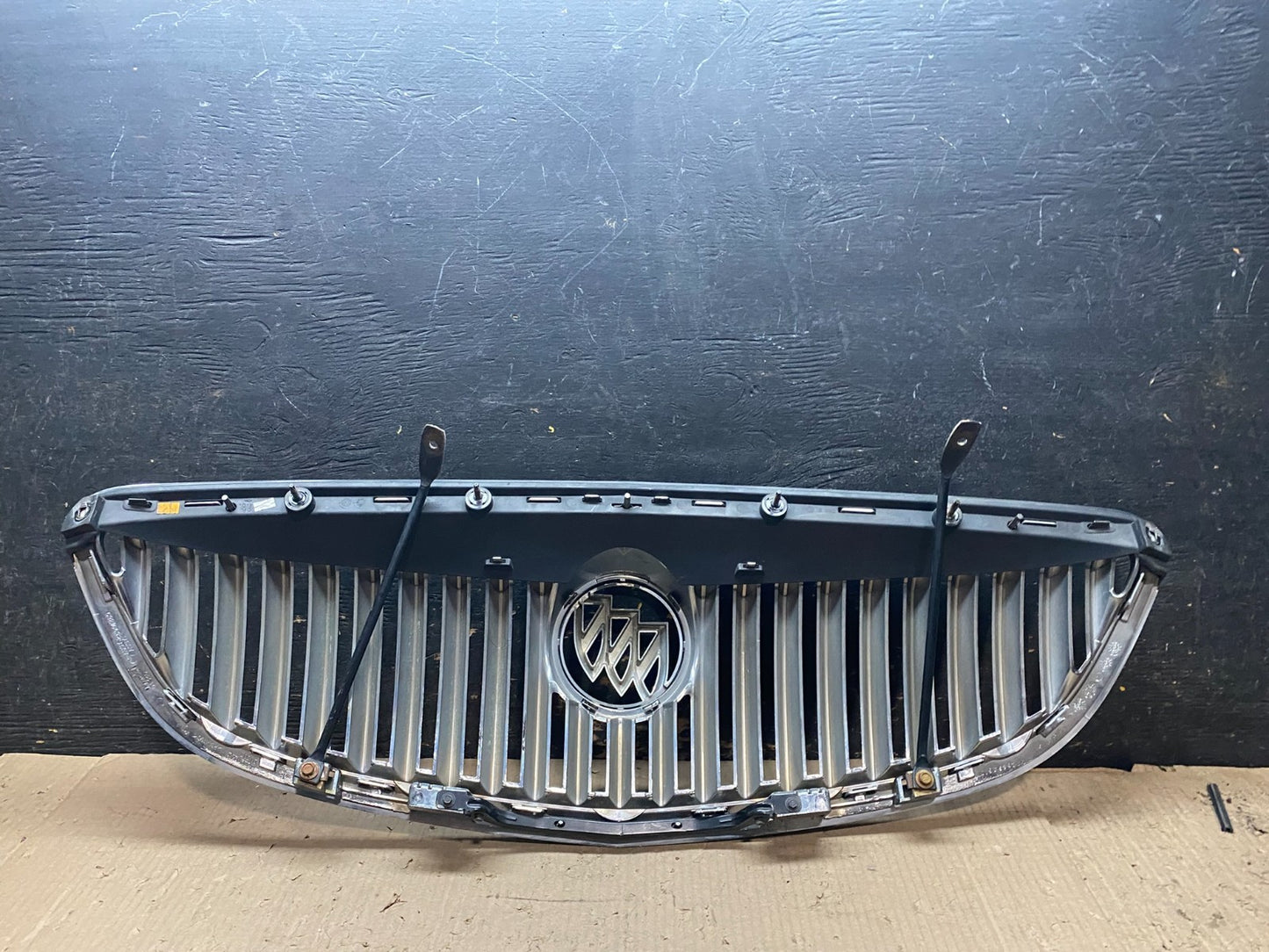 2008 to 2012 Buick Enclave Front Upper Grill Grille Oem X8161 DG4