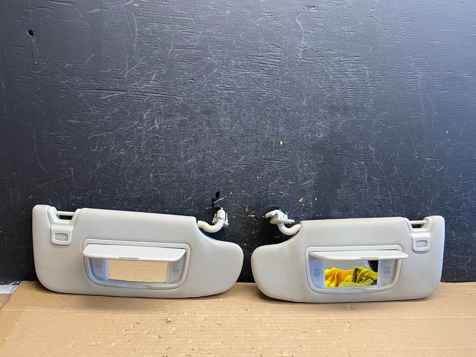 2013 to 2018 Ford Fusion Left+Right Side Sun Visors AG83872
