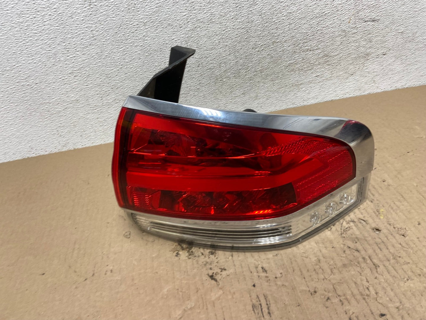 2011 to 2015 Lincoln MKX Right Passenger RH Side Tail Light AF5940 LK0