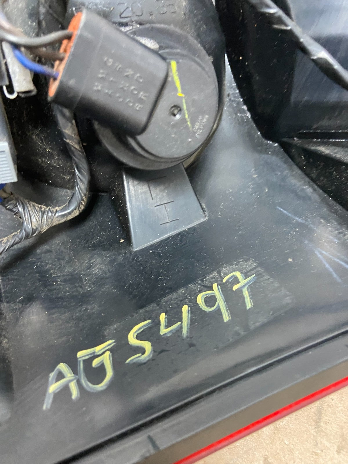 2004 2005 2006 2007 Saturn Vue Left Driver Lh Side Tail Light AG5497 LK8