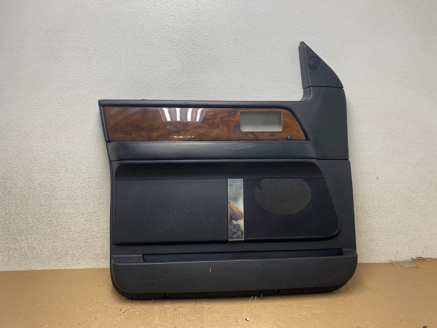 2007-2015 Lincoln Navigator Left Front Door Panel OEM S0850 DG0