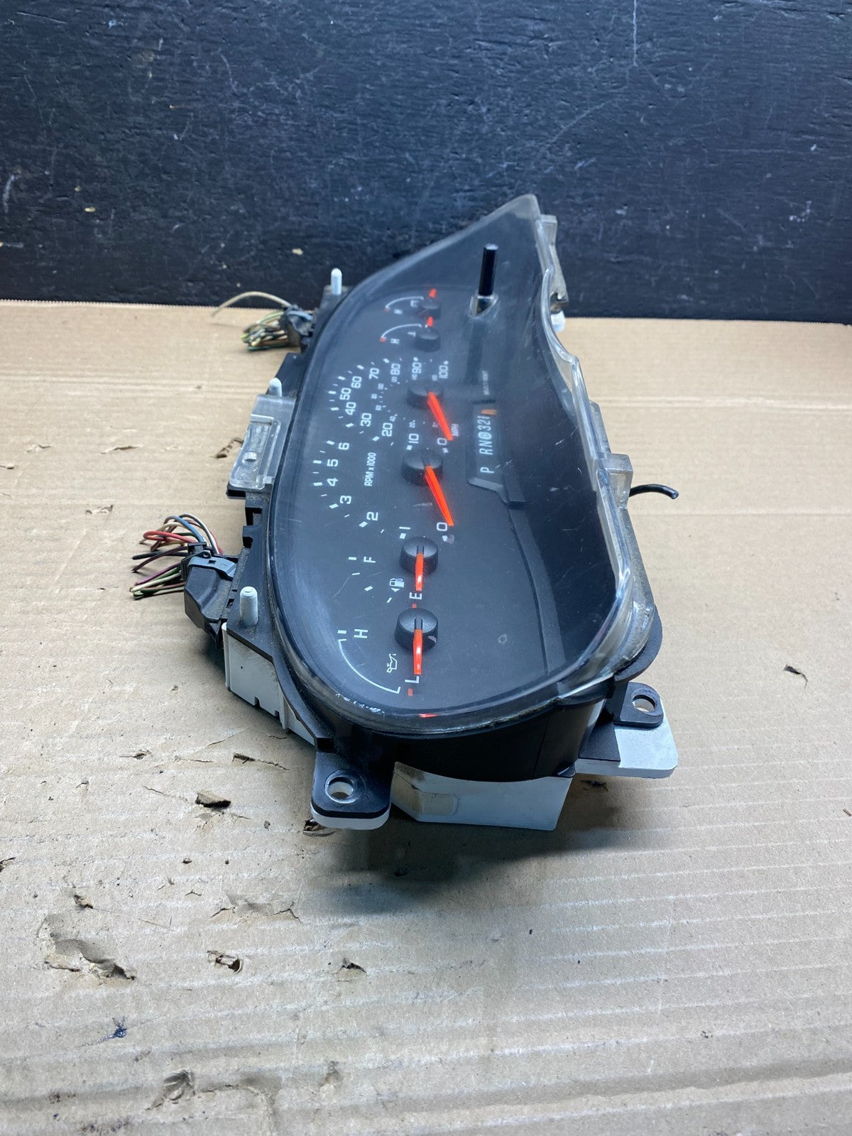2006 Ford E350 Gauge Speedometer Cluster AD9528 DG1