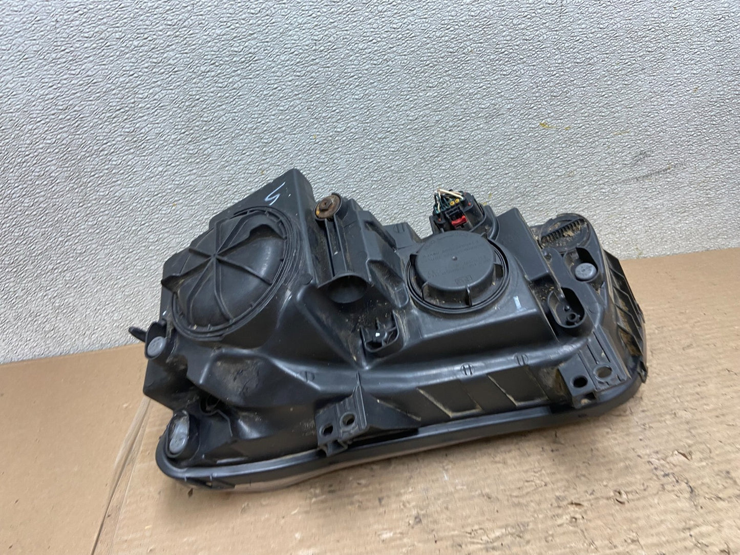 2011 to 2014 Chrysler 300 Right Passenger RH Halogen Headlight OEM AA9721 DW3