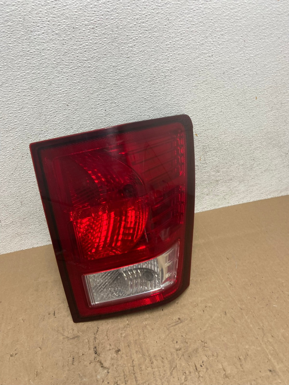 2007 2008 2009 2010 Jeep Grand Cherokee Right Passenger Tail Light AE6520 LK2