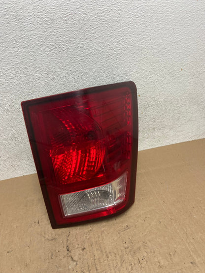 2007 2008 2009 2010 Jeep Grand Cherokee Right Passenger Tail Light AE6520 LK2