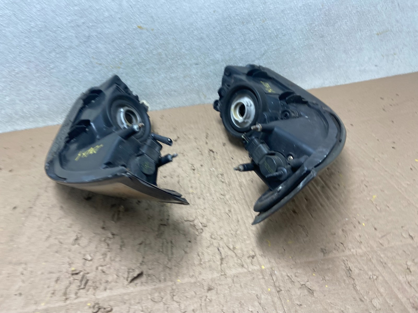 1999 to 2004 Ford Mustang Left+Right Set Side Black Headlights Y4966 DW10