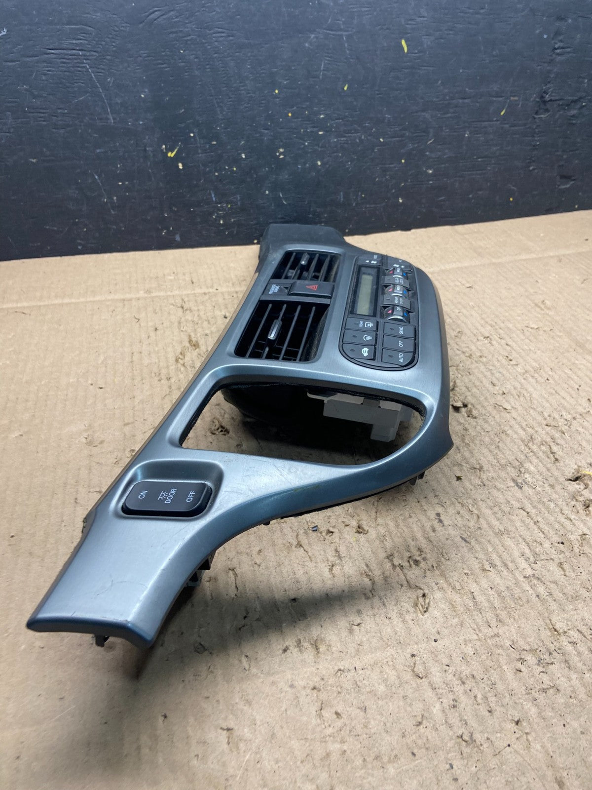 2005 to 2010 Honda Odyssey Radio Climate Control Dash Trim Bezel Q1017 DG2