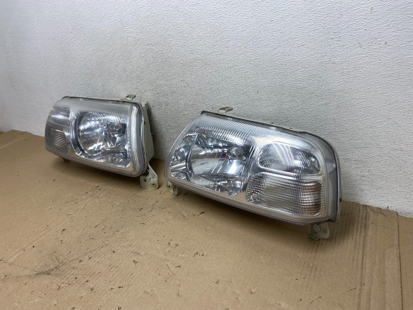 1999-2005 Suzuki Grand Vitara Left+Right Side Set Halogen Headlights AG6976 DW1