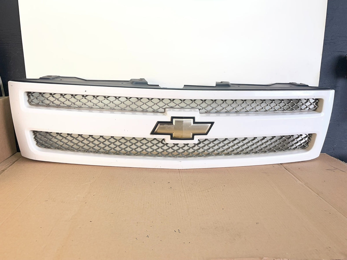 2007 to 2013 Chevrolet Silverado 1500 Front Chrome Grille Grill ah6429 DG0