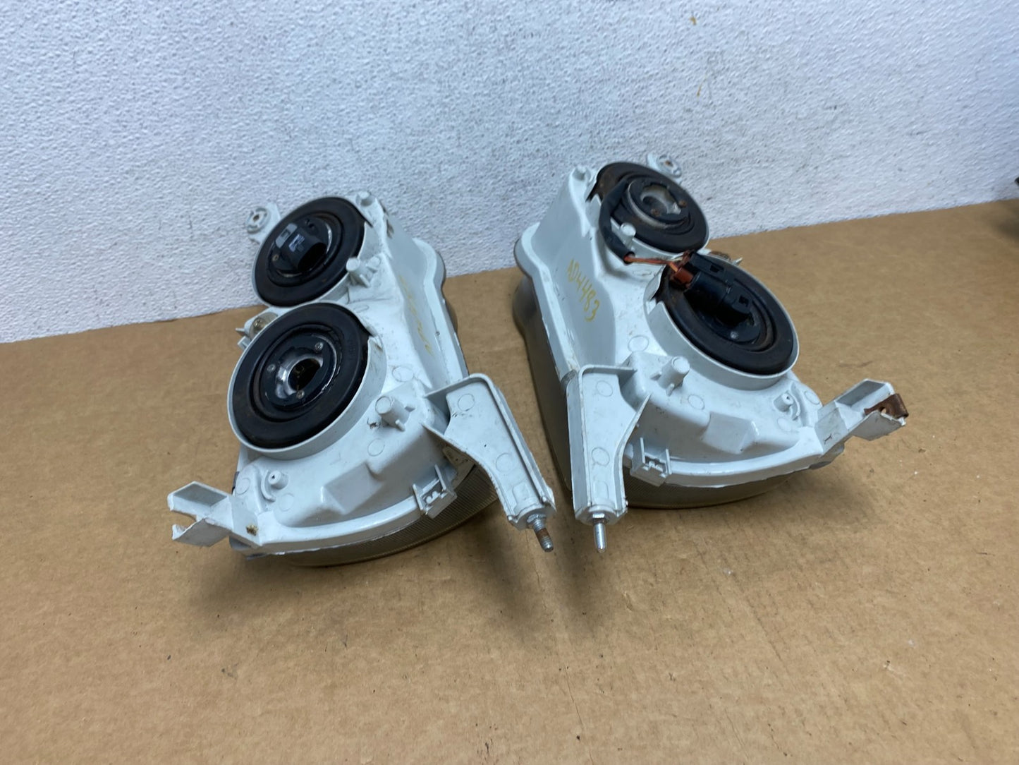 2001-2002 Toyota Corolla Left+Right Side Halogen Headlights AD4483 DW10