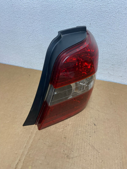 2004-2007 Toyota Highlander Right Passenger RH Side Tail Light AC8517 DW2
