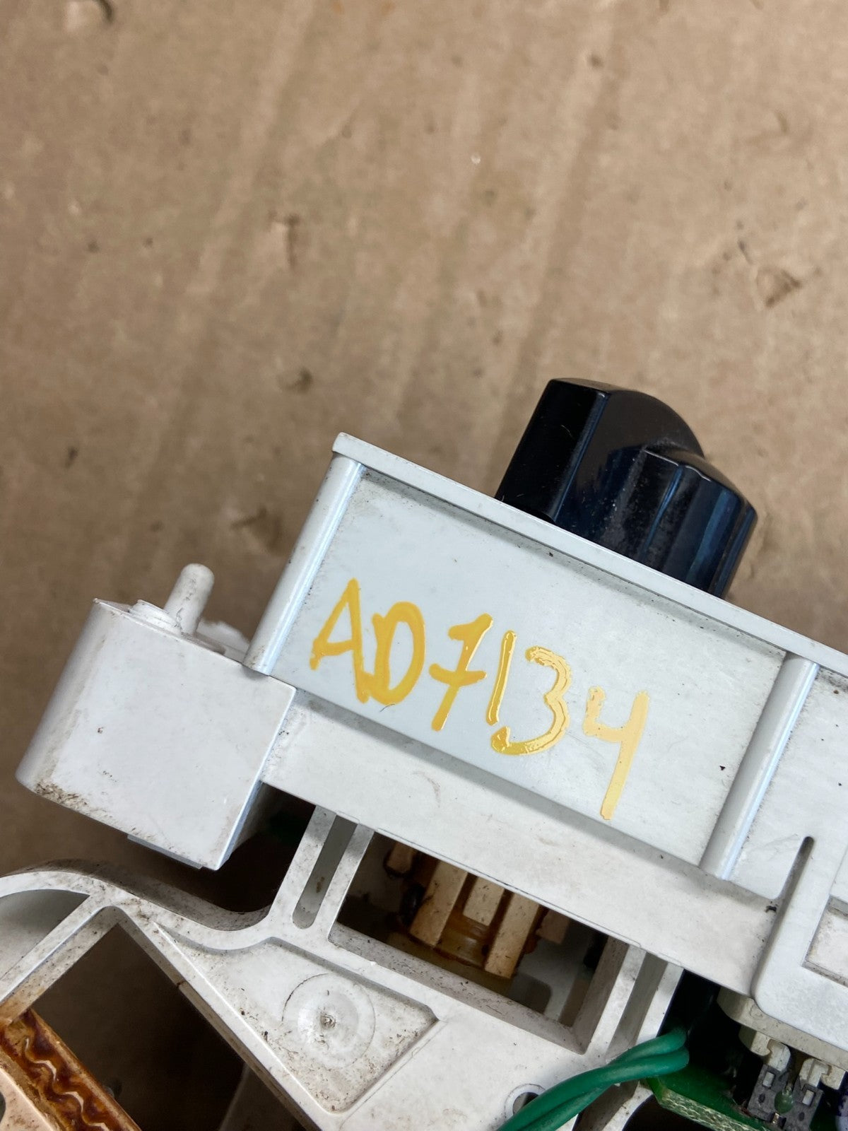 2001-2004 Nissan Xterra Heater A/C Climate Temperature Control AD71347