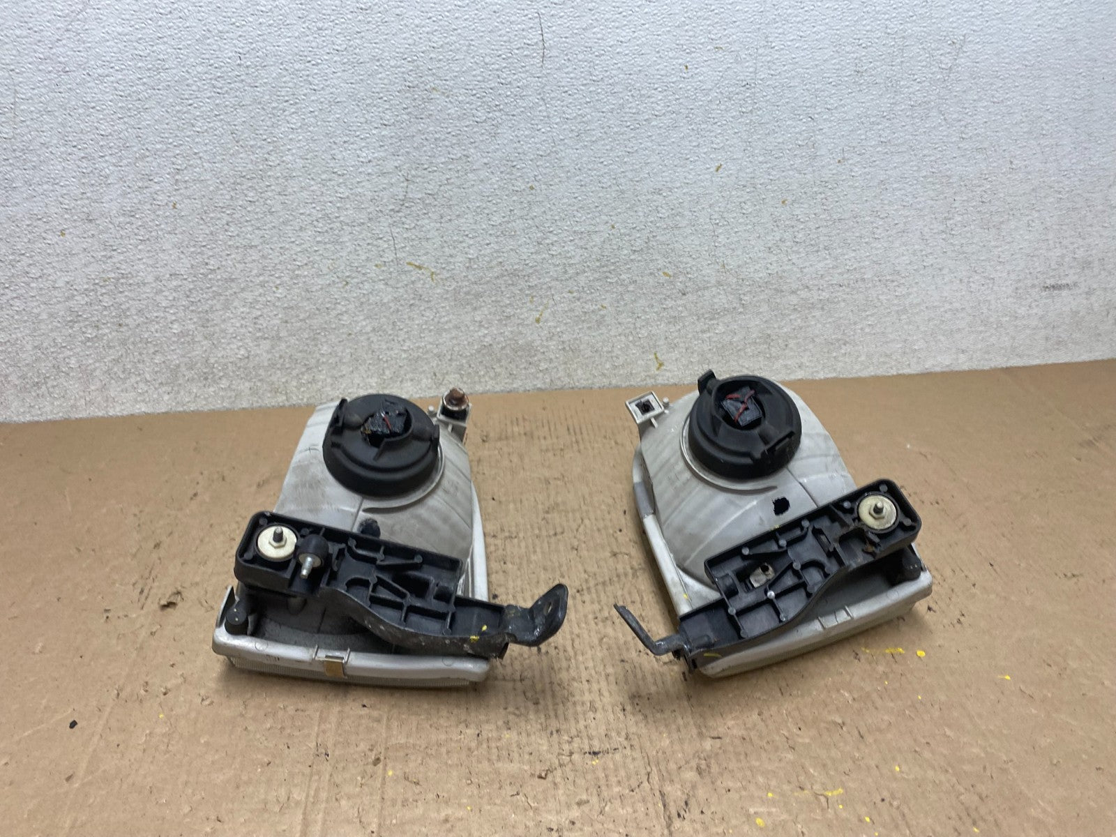 2001 2002 2003 Toyota Sienna Left+Right Side Headlights Halogen Q2902 DW12