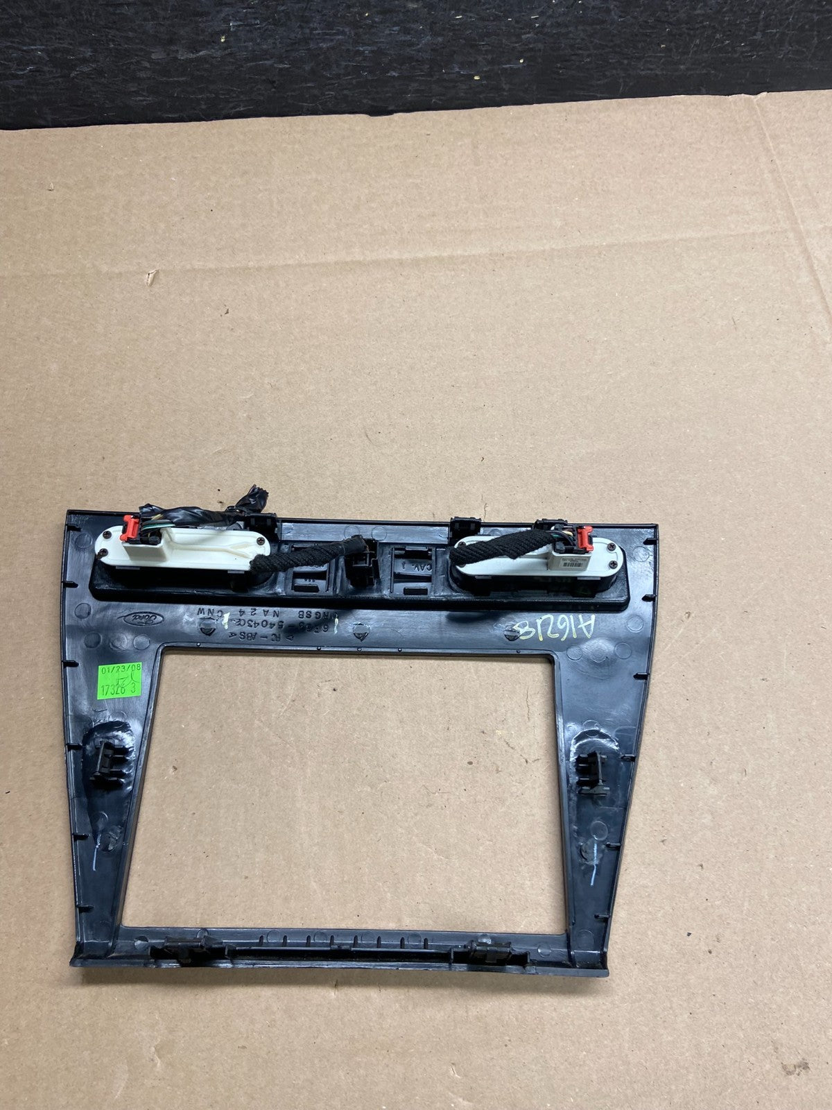2006 to 2009 Ford Fusion Center Dash Radio Bezel Trim ai6218 DG4