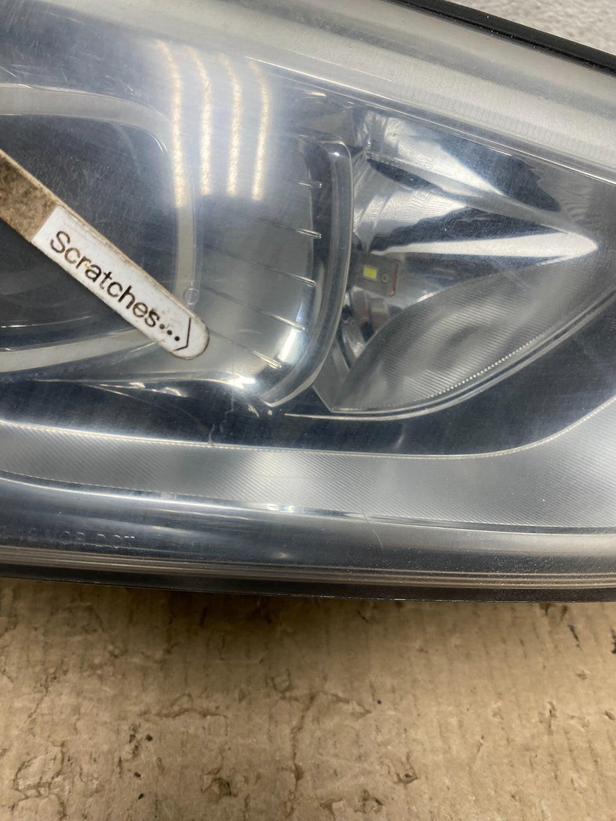 2013 to 2016 Hyundai Santa Fe Right Passenger RH Side Headlight AF7104 DW3