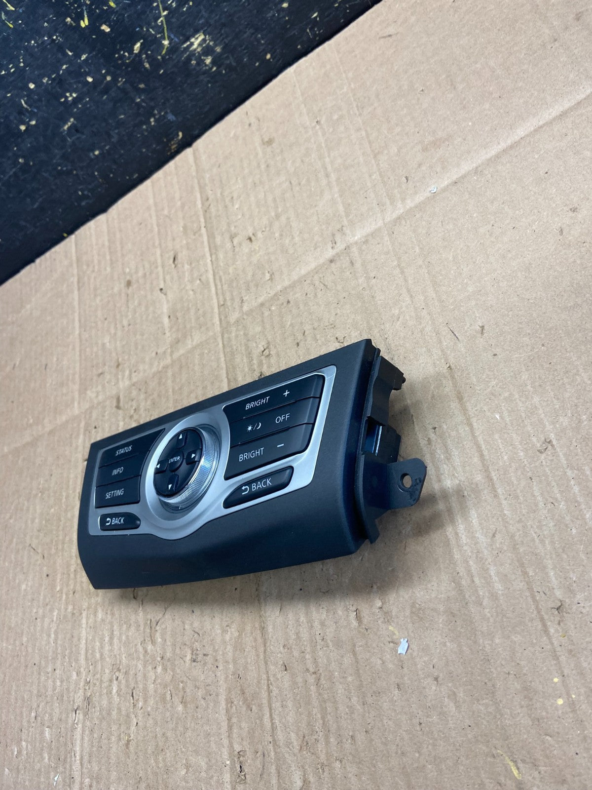 2009-2014 Nissan Murano AM FM Radio CD Control Panel AA8062  DG1