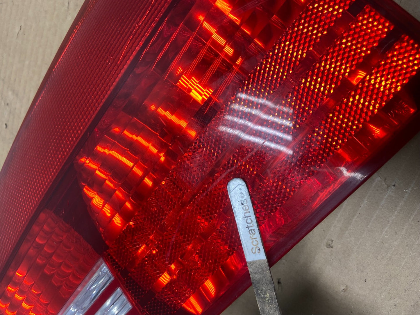 2004-2005 Toyota Sienna Right Passenger RH Side Inner Tail Light AG8874 DW3