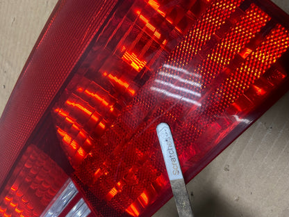2004-2005 Toyota Sienna Right Passenger RH Side Inner Tail Light AG8874 DW3