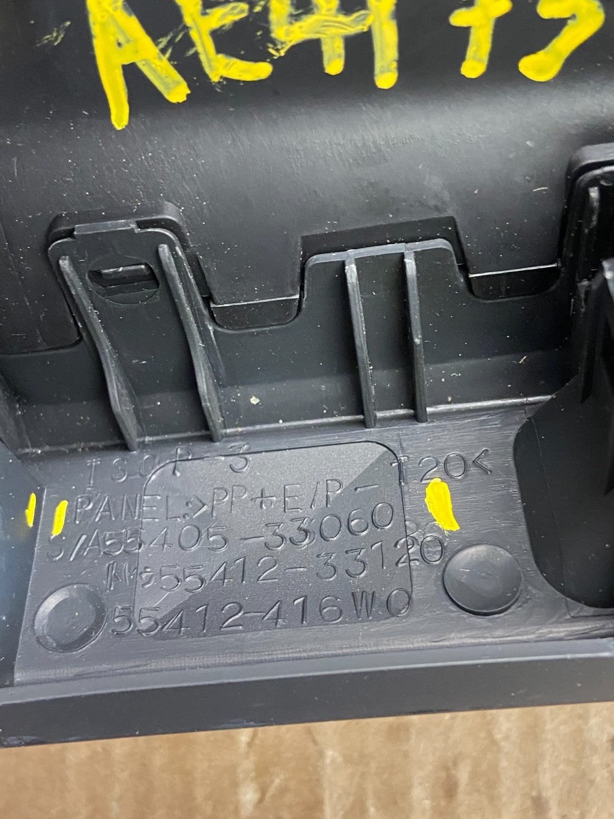 1997 to 2001 Lexus ES330 ES300 Front Center Side Air Vent AE4175 DG4