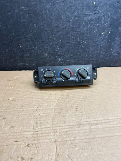 1999 to 2002 Chevrolet Silverado HVAC Heater Climate Control Module AF2031 DW0