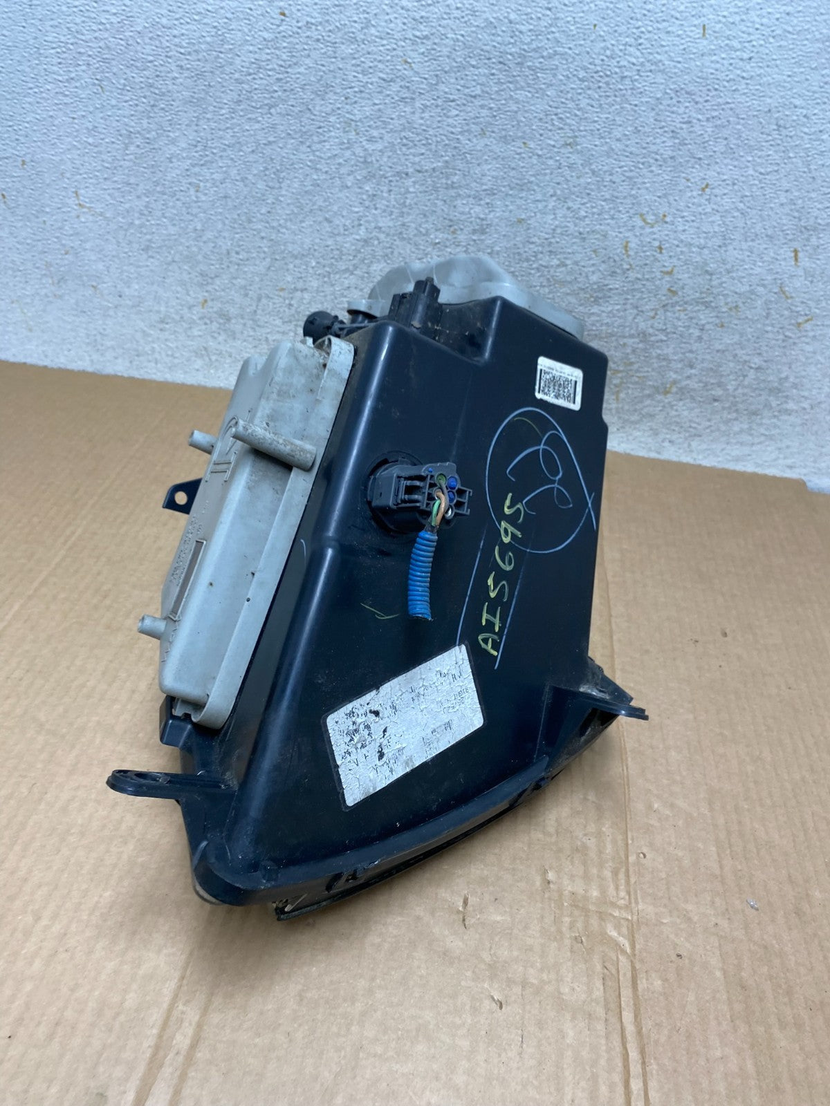 2005 - 2011 Cadillac STS Right Passenger RH Side Xenon Headlight AI5695 DW10