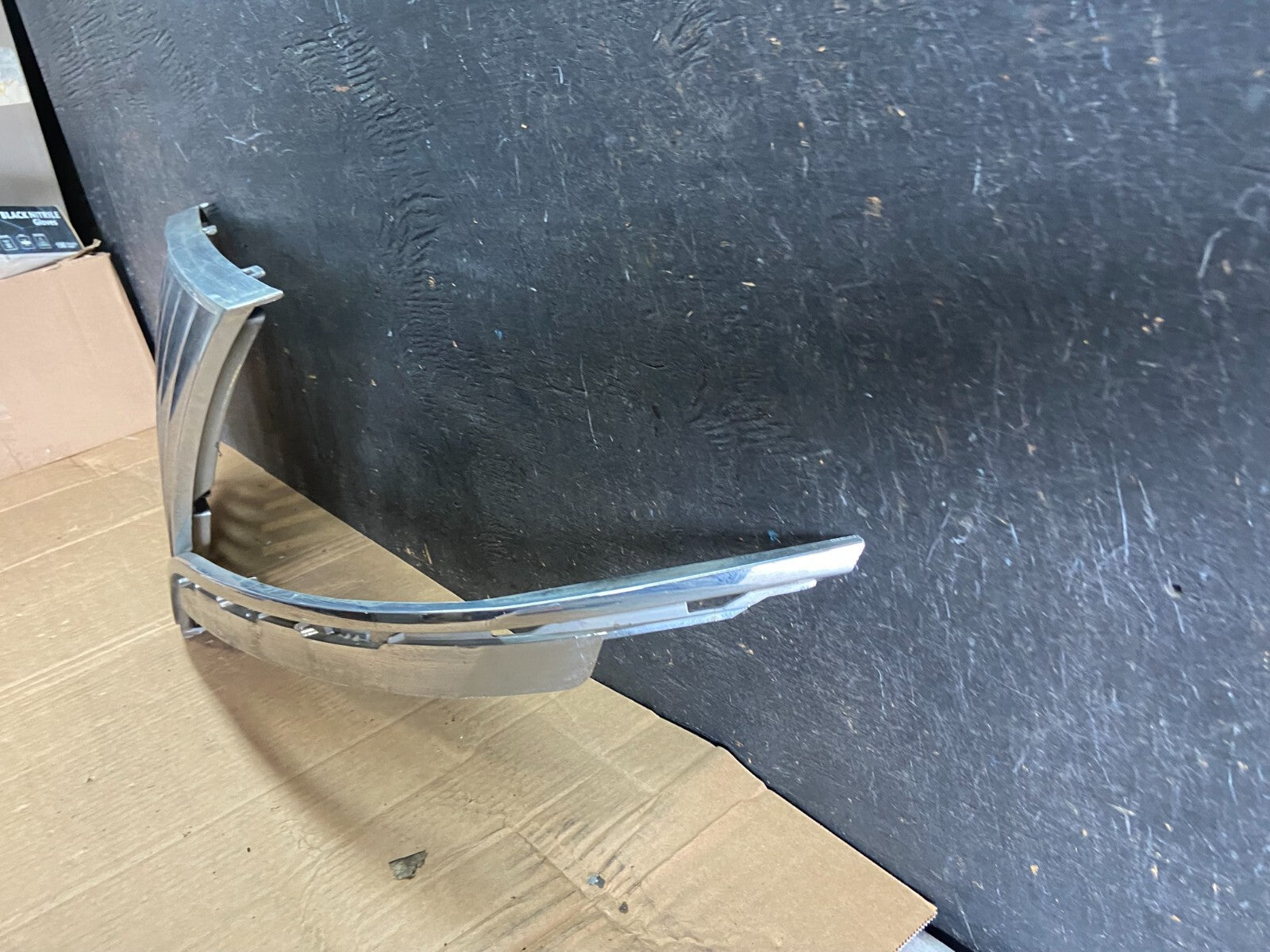 2010 to 2012 Lincoln MKT Left Driver LH Side Grille Grill OEM o1171 DG1
