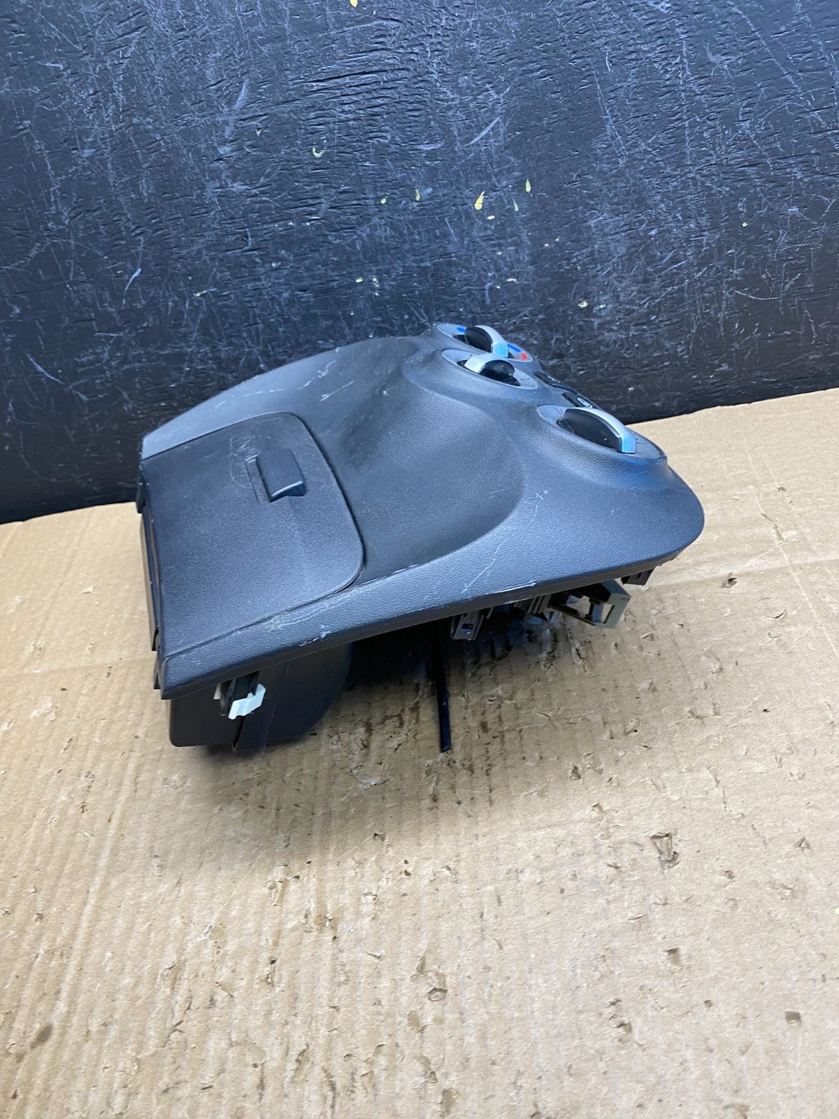 2010 to 2011 Hyundai Accent Center Heater A/C Climate Control Panel AD1878 DG5